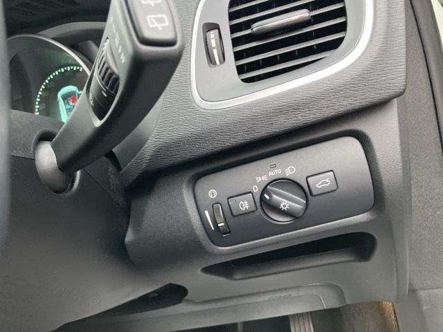 VOLVO V40 2015