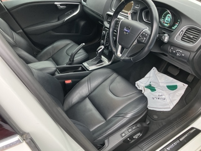 VOLVO V40 2015