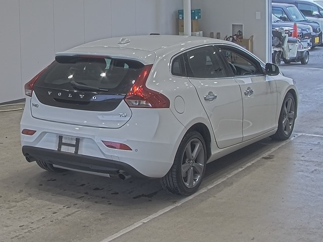 VOLVO V40 2015