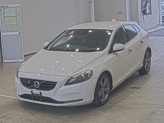 VOLVO V40 2015