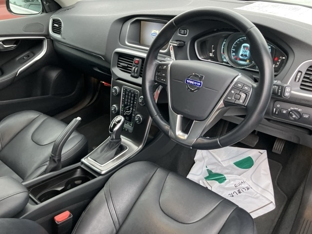 VOLVO V40 2015
