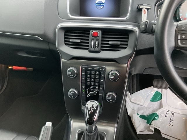 VOLVO V40 2015