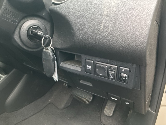 NISSAN TIIDA 2010