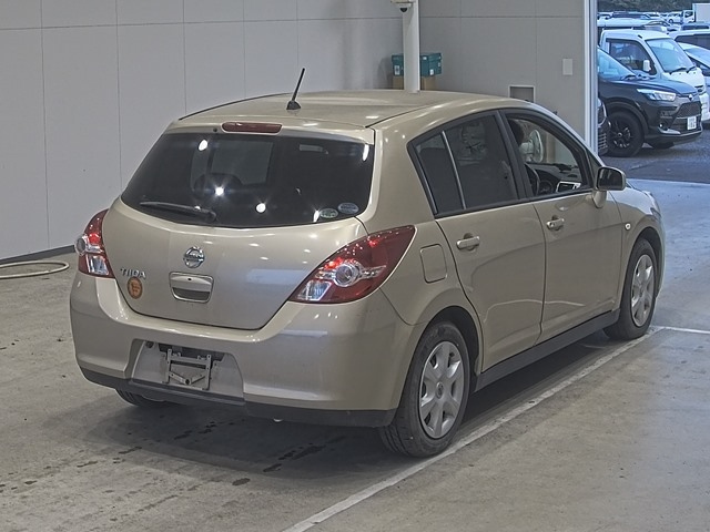 NISSAN TIIDA 2010