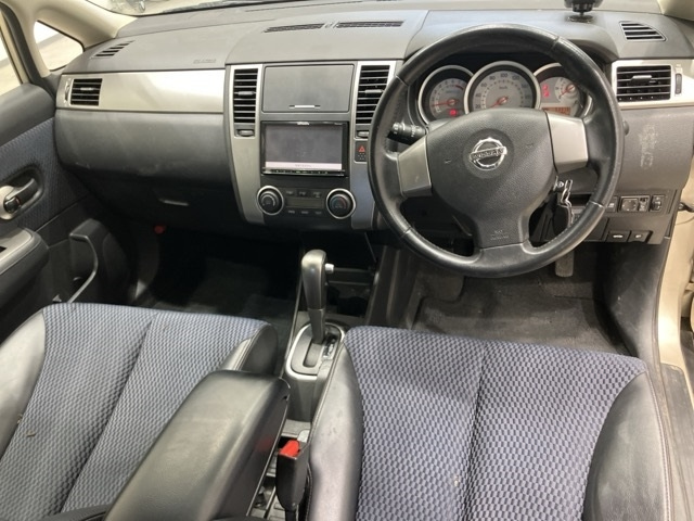 NISSAN TIIDA 2010