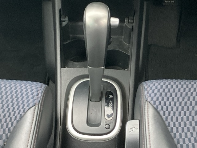 NISSAN TIIDA 2010