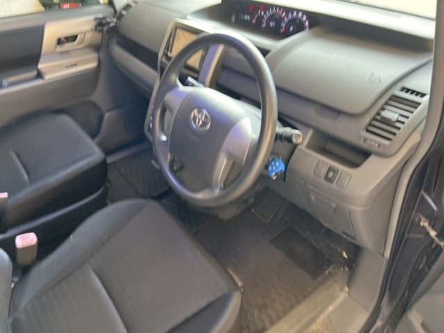 TOYOTA VOXY 2008