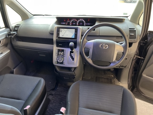 TOYOTA VOXY 2008