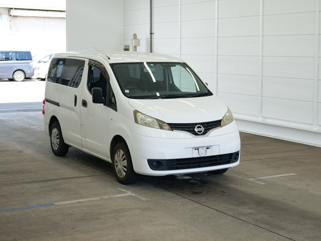 NISSAN NV200 2013