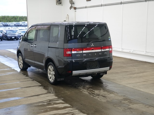 MITSUBISHI DELICA D5 2012