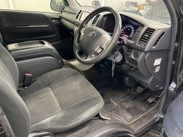 TOYOTA HIACE VAN 2015