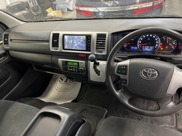 TOYOTA HIACE VAN 2015