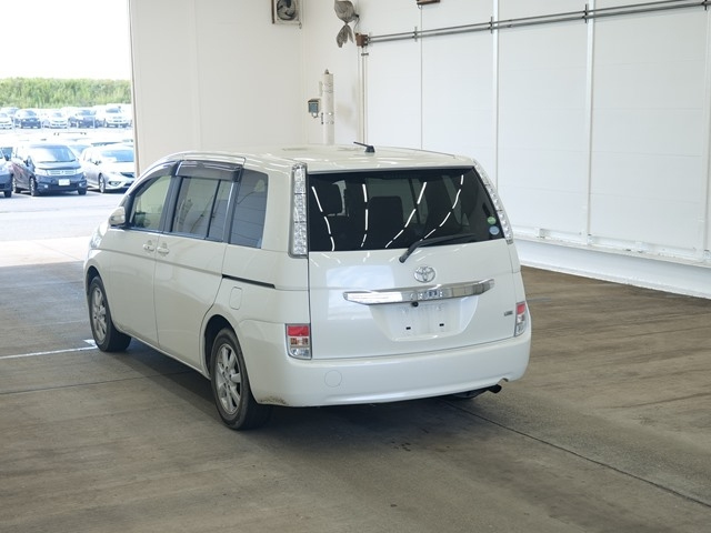 TOYOTA ISIS 2012