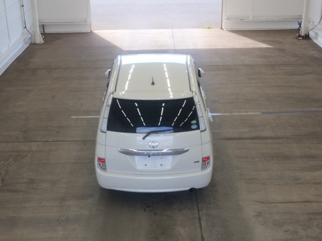 TOYOTA ISIS 2012