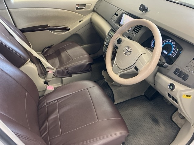 TOYOTA ISIS 2012