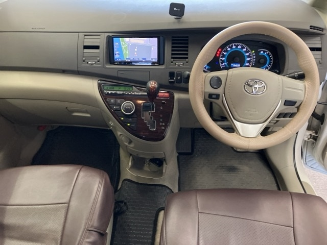 TOYOTA ISIS 2012