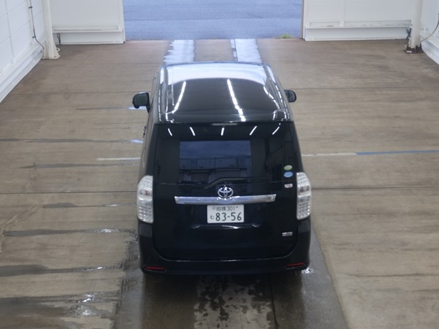 TOYOTA NOAH 2010