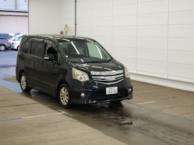 TOYOTA NOAH 2010