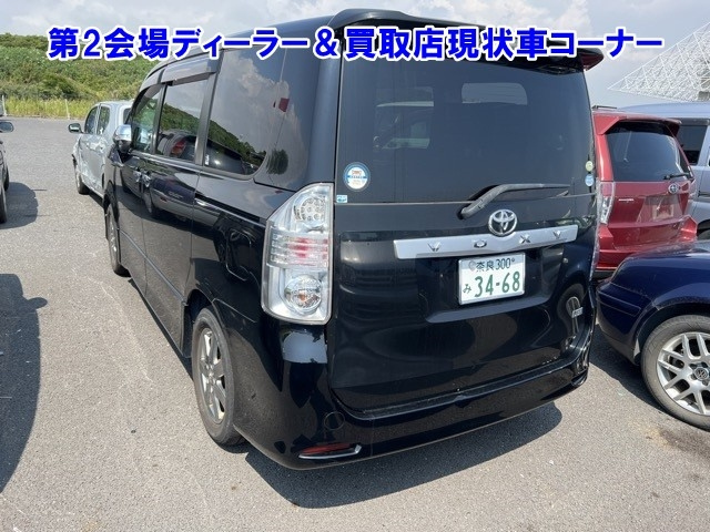 TOYOTA VOXY 2010