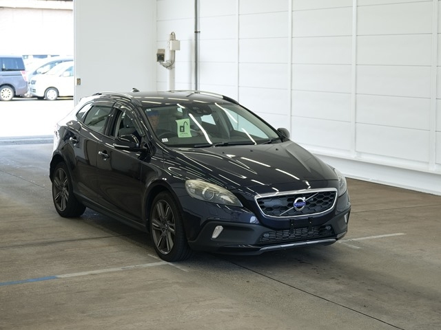 VOLVO V40 2016