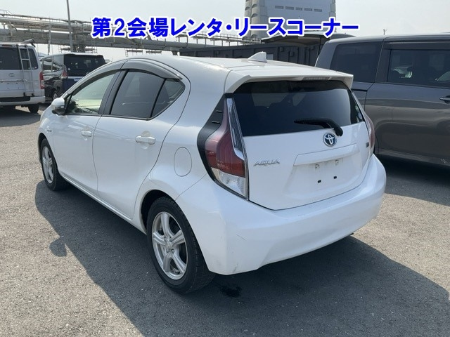 TOYOTA AQUA 2015