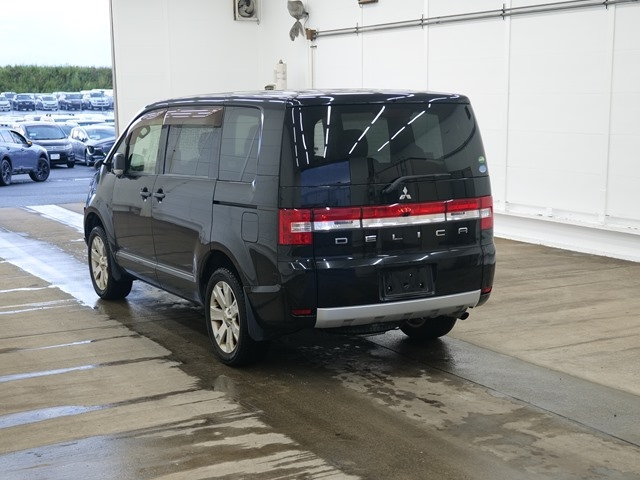 MITSUBISHI DELICA D5 2013
