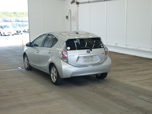 TOYOTA AQUA 2012