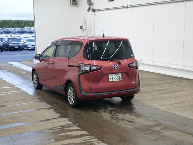 TOYOTA SIENTA 2016