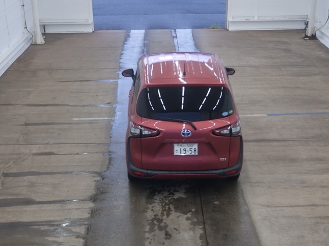 TOYOTA SIENTA 2016