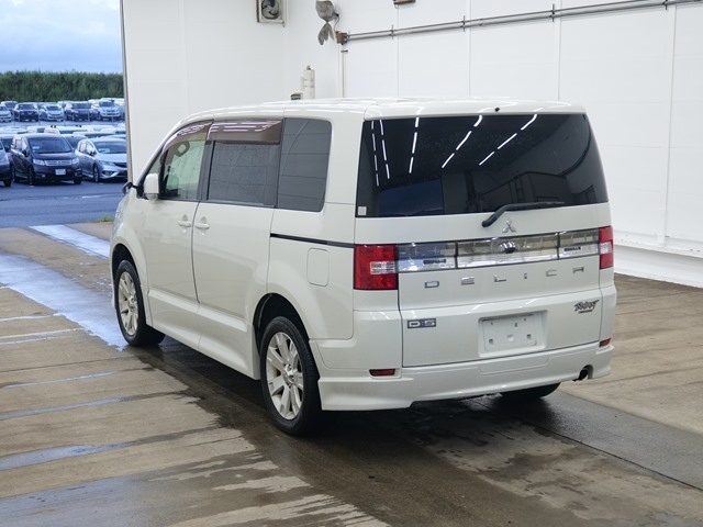 MITSUBISHI DELICA D5 2008