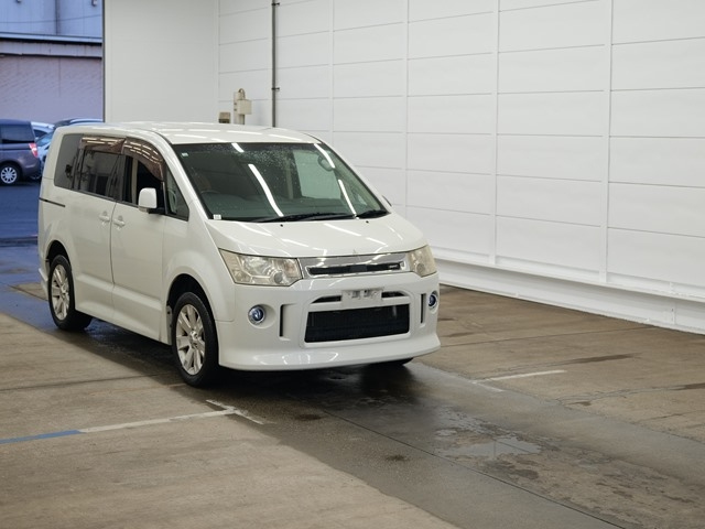 MITSUBISHI DELICA D5 2008