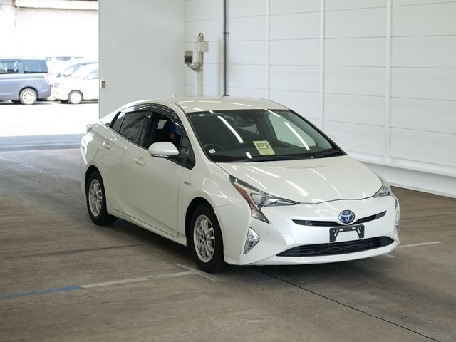 TOYOTA PRIUS 2018