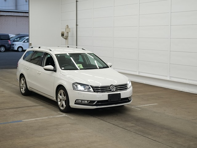 VOLKSWAGEN PASSAT VARIANT 2012