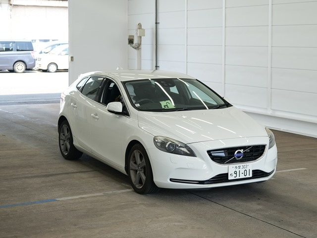 VOLVO V40 2014