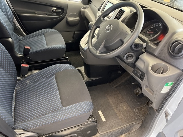 NISSAN NV200 2009