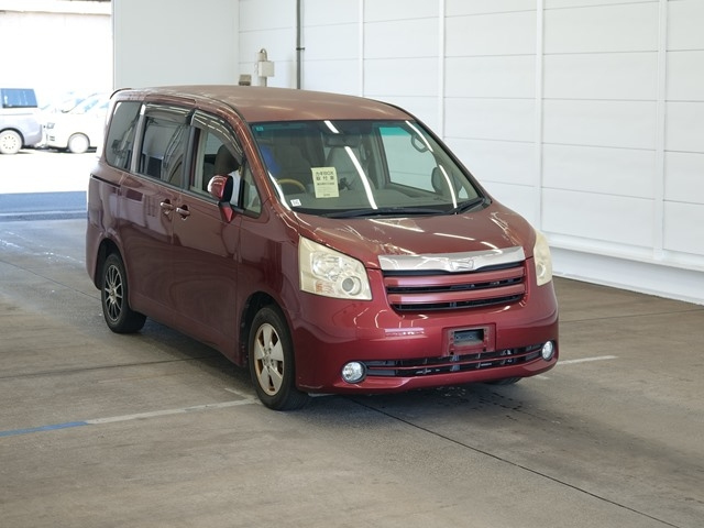 TOYOTA NOAH 2008