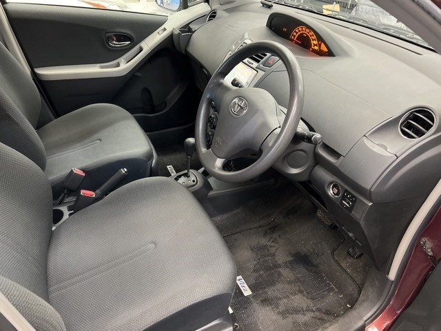 TOYOTA VITZ 2010