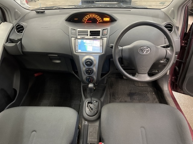 TOYOTA VITZ 2010