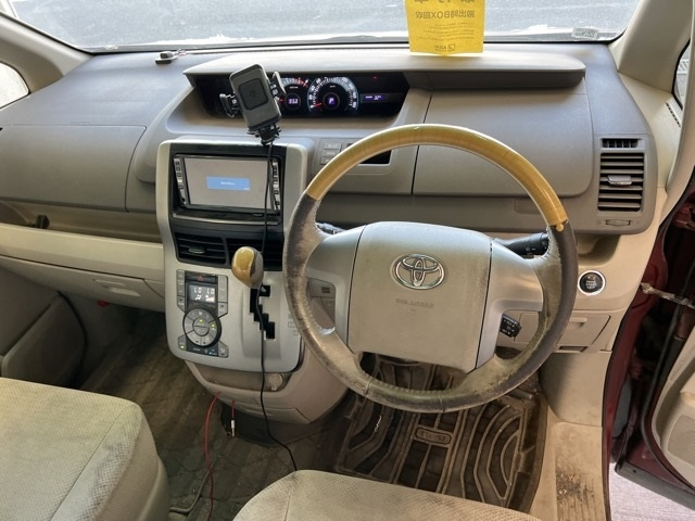 TOYOTA NOAH 2008