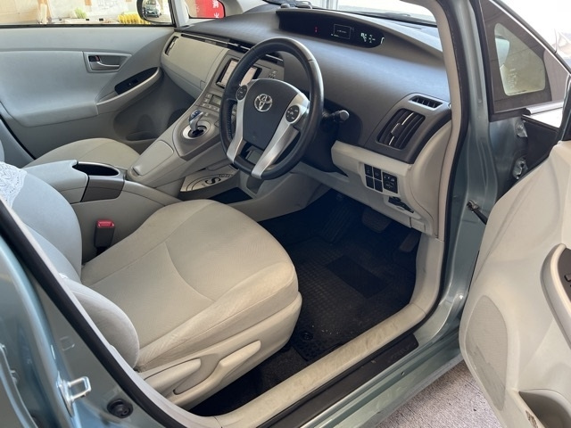TOYOTA PRIUS 2012