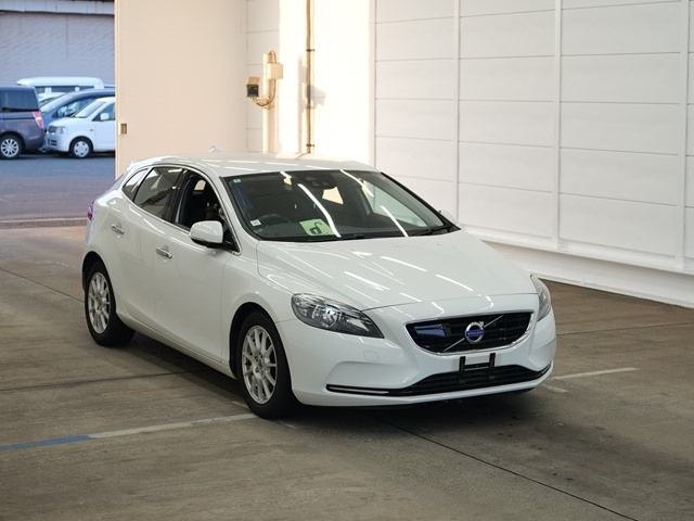 VOLVO V40 2014