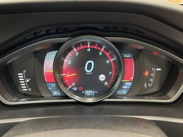 VOLVO V40 2014