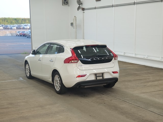 VOLVO V40 2014
