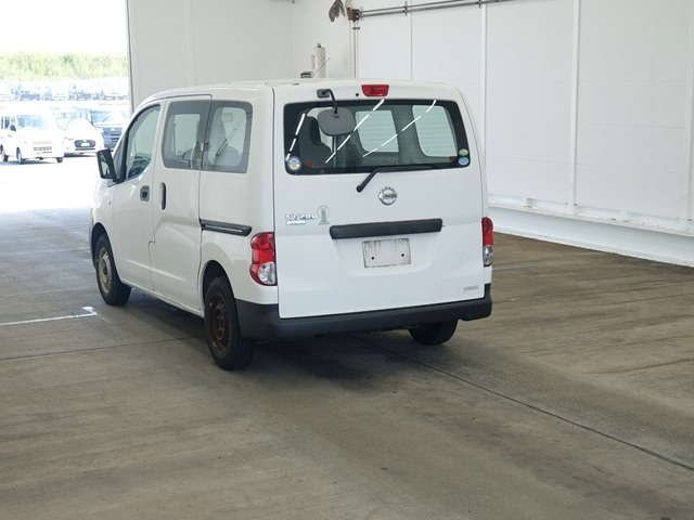 NISSAN NV200 2010