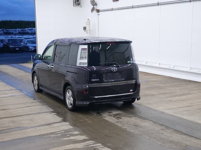 TOYOTA SIENTA 2012