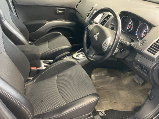 MITSUBISHI OUTLANDER 2010