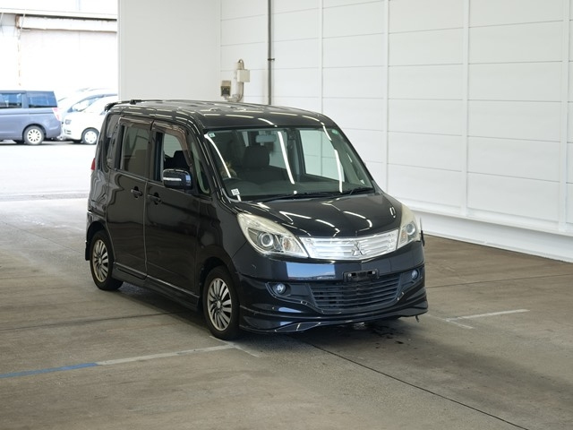 MITSUBISHI DELICA D2 2011