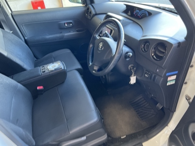 TOYOTA BB 2013