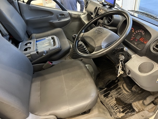 HINO DUTRO 2015