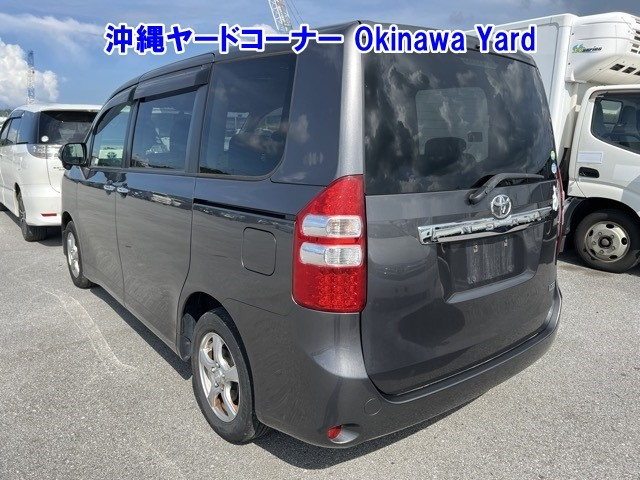 TOYOTA NOAH 2012
